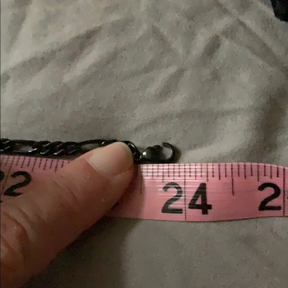 Black chain & scarf clasp you get both 24” chain - Picture 4 of 6